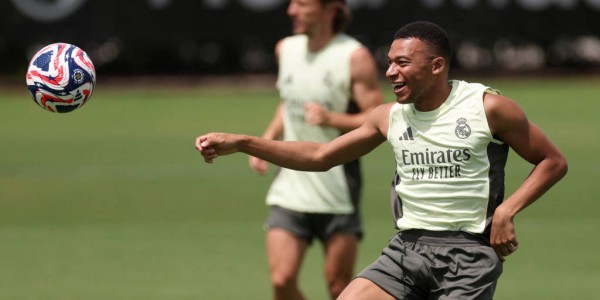 西甲球队皇家马德里训练备战世俱杯
        
    西甲球队皇家马德里训练备战世俱杯