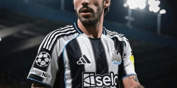 曼联中场二选一，托纳利或安德森，1亿欧要价，两人都已在英超证明自己