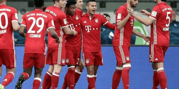 欧冠巅峰德比！拜仁主场迎战皇马，首回合2-1悬念拉满，谁能锁定四强？