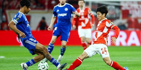 随着25岁日本球星飙世界波+比分2-0，美因茨完胜法甲劲旅，占先机